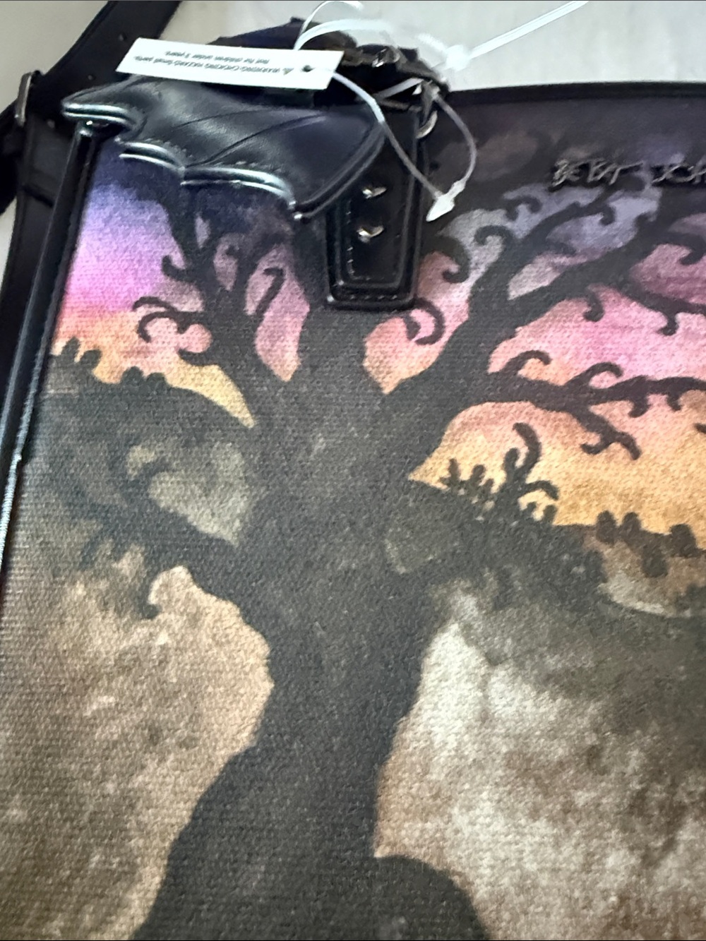 NWT Betsey Johnson Haunted
House Tote Bag Halloween Satchel
Purse with Bat Charm - Picture 6 of 14